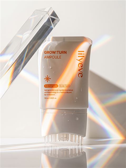 Grow:Turn serum bottle close-up